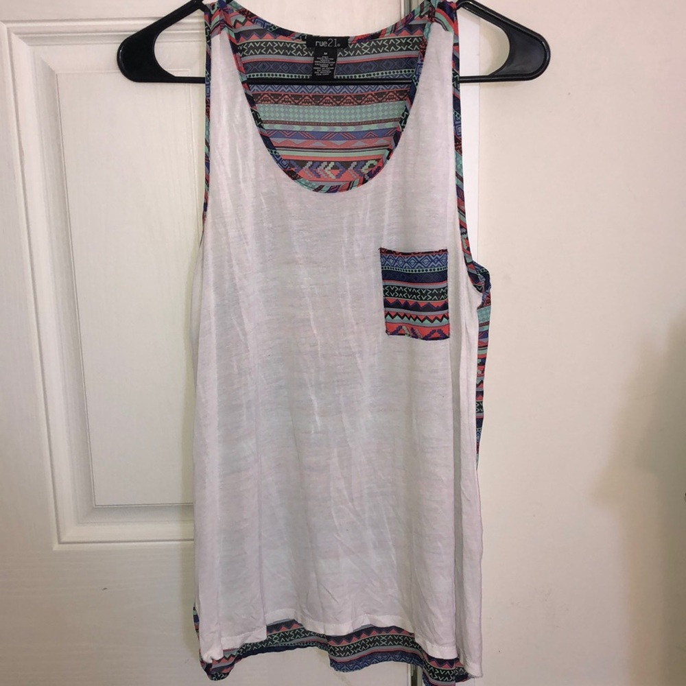 ⚡️donating soon⚡️Cute Rue 21 Aztec tank top 💕